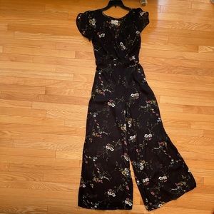 URBAN OUTFITTERS | FLORAL JUMPSUIT